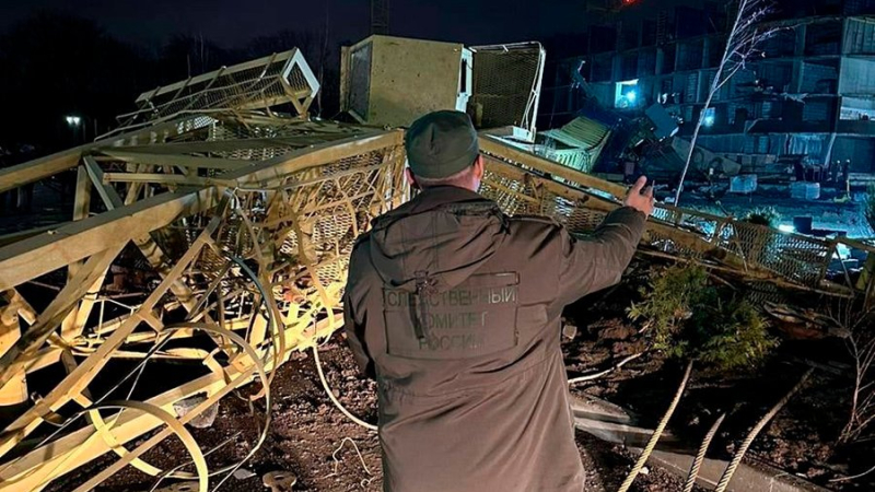 Два человека погибли при падении башенного крана на стройке в Ростове-на-Дону
