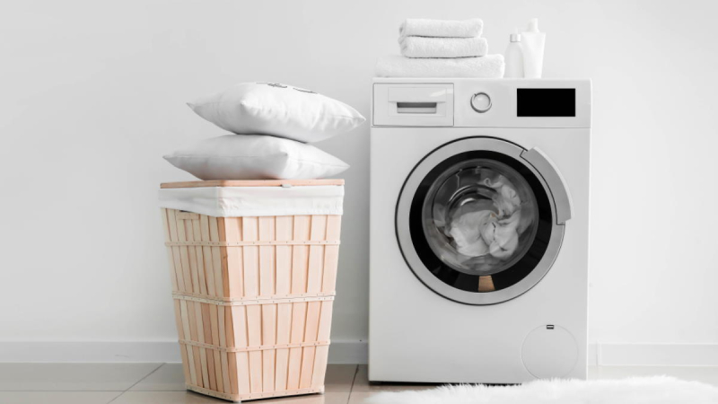 Как отбелить пожелтевшие подушки без стирки: эксперт раскрыл простые, но рабочие методы