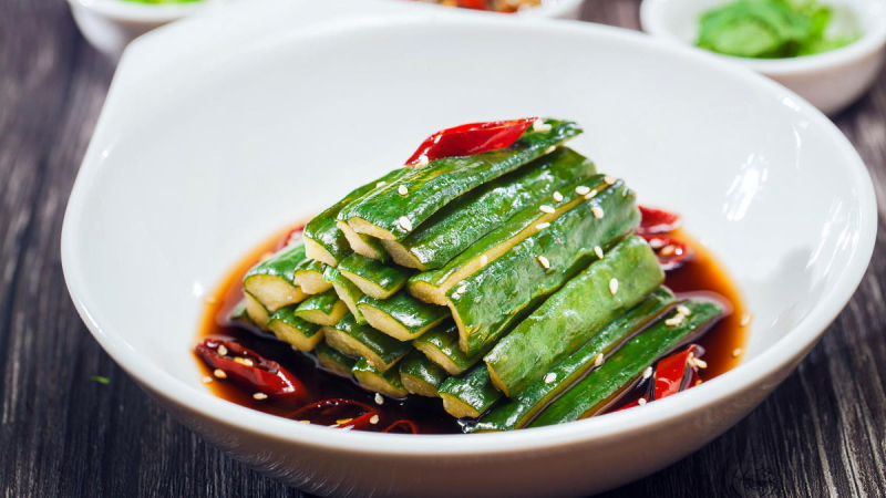 Китайский минимализм: простой рецепт приготовления огурцов в остром маринаде