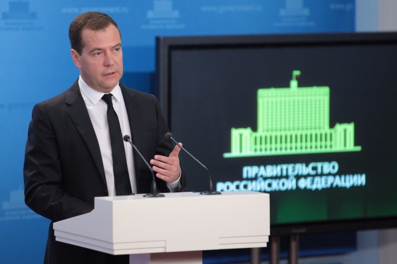 Медведев ответил на угрозы Украины "вернуть Крым"