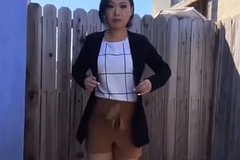 Менеджера по продажам выгнали с работы за чересчур откровенный наряд