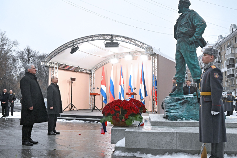 Путин назвал Фиделя Кастро выдающейся личностью, посвятившей жизнь борьбе за свободу угнетенных народов