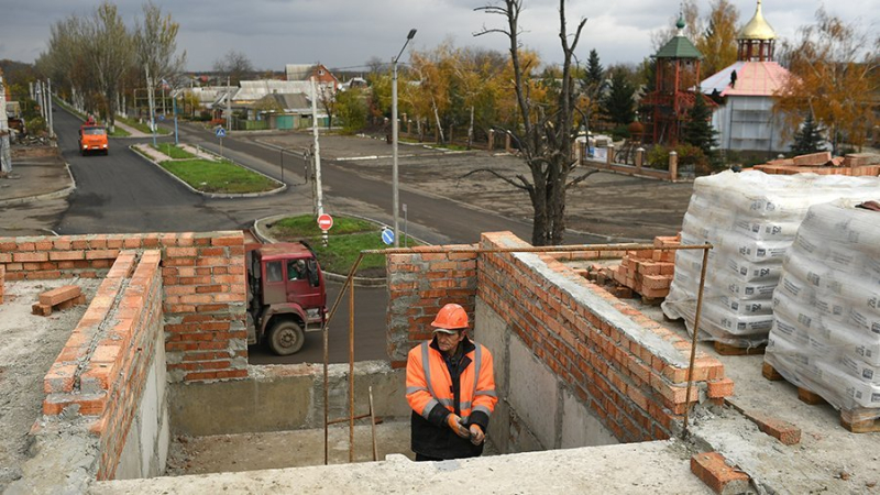 Путин заявил о необходимости помочь жителям Донбасса в восстановлении жилья