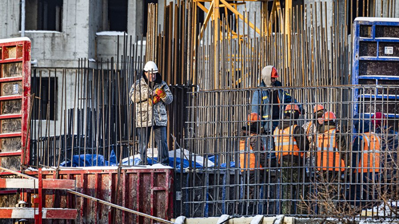 Путин заявил о выполнении планов по строительству жилья вопреки текущим вызовам