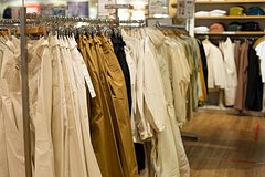 Россиянкам назвали способ выбрать самую удачную одежду во время распродаж