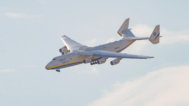 СМИ: Украина строит новый крупнейший в мире грузовой самолет "Мрия"