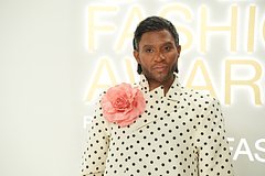 Стилист Зендеи появился на публике в женском платье