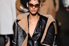 Звездный стилист назвал россиянкам главный тренд в одежде на зиму