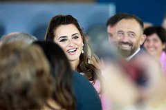 48-летняя Пенелопа Крус появилась на премьере фильма в ультракоротком платье