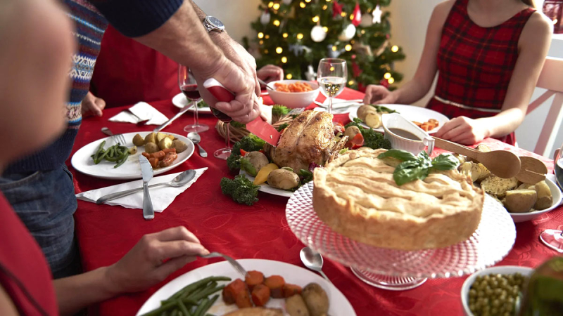 Без вреда для здоровья: 6 секретов безопасного новогоднего застолья