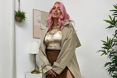 Блогерша назвала пять универсальных вещей для стильного образа полных женщин