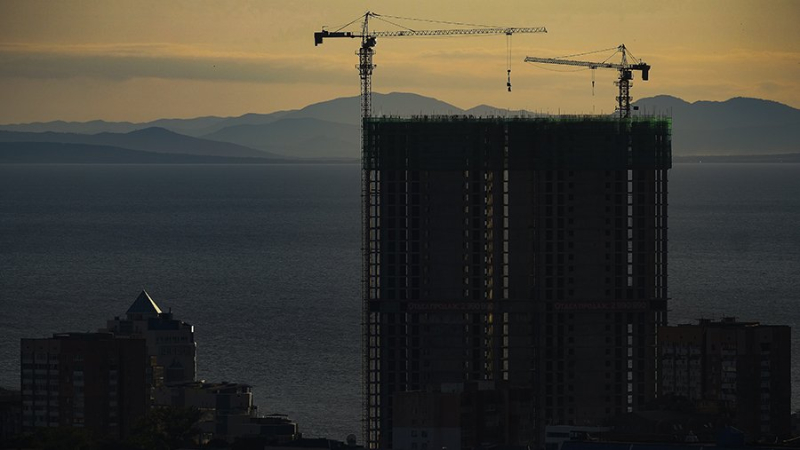 Дополнительные средства направят на строительство проблемных домов в Приморье