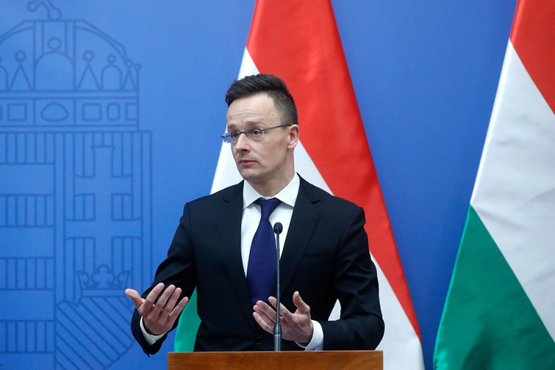 Глава МИД Венгрии Сийярто: Потолок цен на российскую нефть сильно навредит экономике Европы