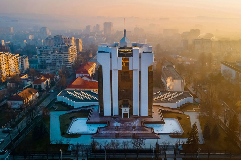 Кто управляет антироссийской политикой властей Молдавии и почему Кишинев прекратил сотрудничество с Россией