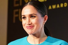 Меган Маркл объяснила желание носить яркие вещи после ухода из королевской семьи