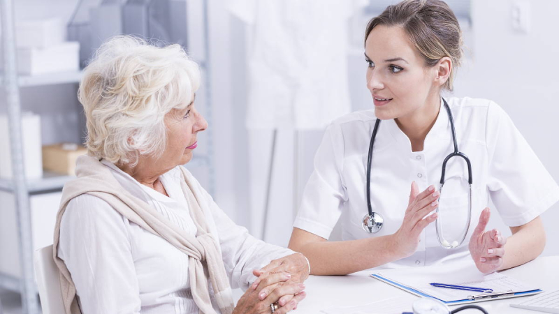 Минздрав призвал врачей избегать безразличия и фраз-провокаторов