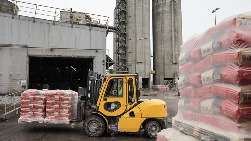 Швейцарский производитель цемента Holcim заявил об уходе с российского рынка